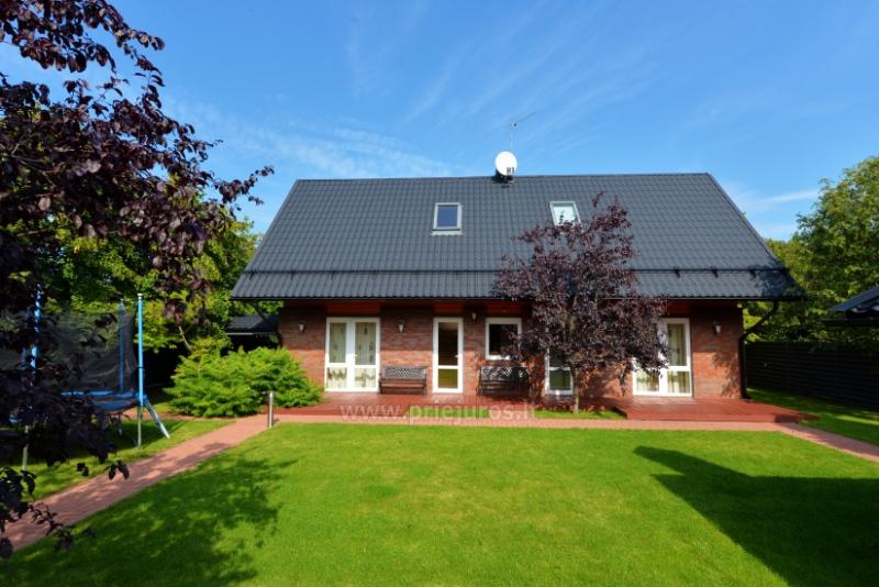 8 vietų vila-namas su dideliu uždaru kiemu poilsiui Palangoje Vanagupės g