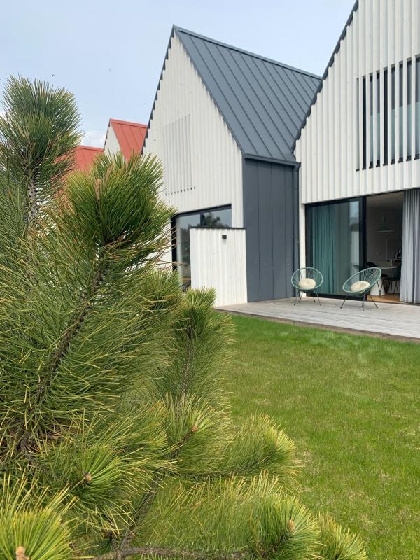 LUX klasės Aurora kotedžas - apartamentai Kunigiškėse. Atskiras įėjimas iš kiemo, terasa