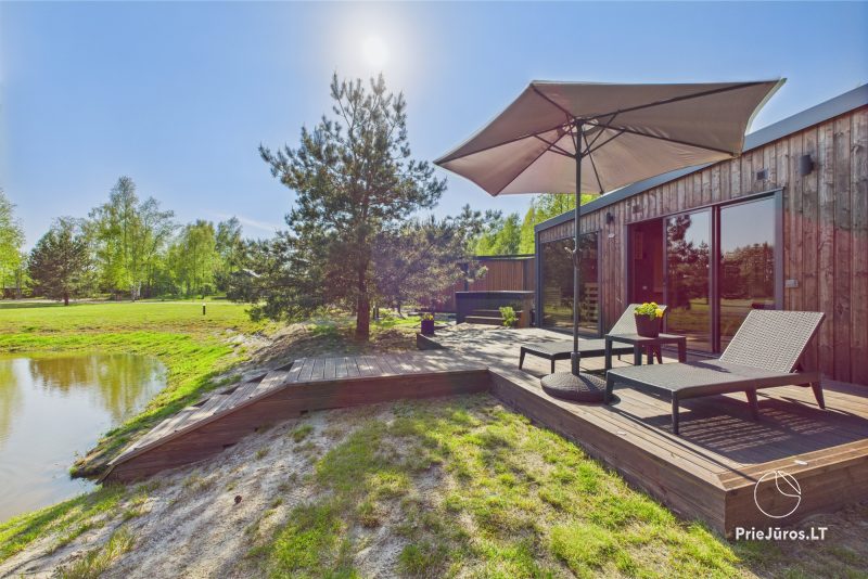 Poilsio kompleksas „Pazust Priedēs“ su dizainerių suprojektuotais atostogų namais ir SPA