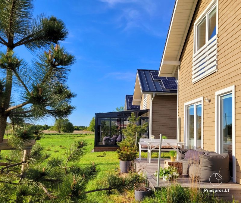 Du jaukūs namai Šventojoje: SunnyHouse ir Baltic Breeze House