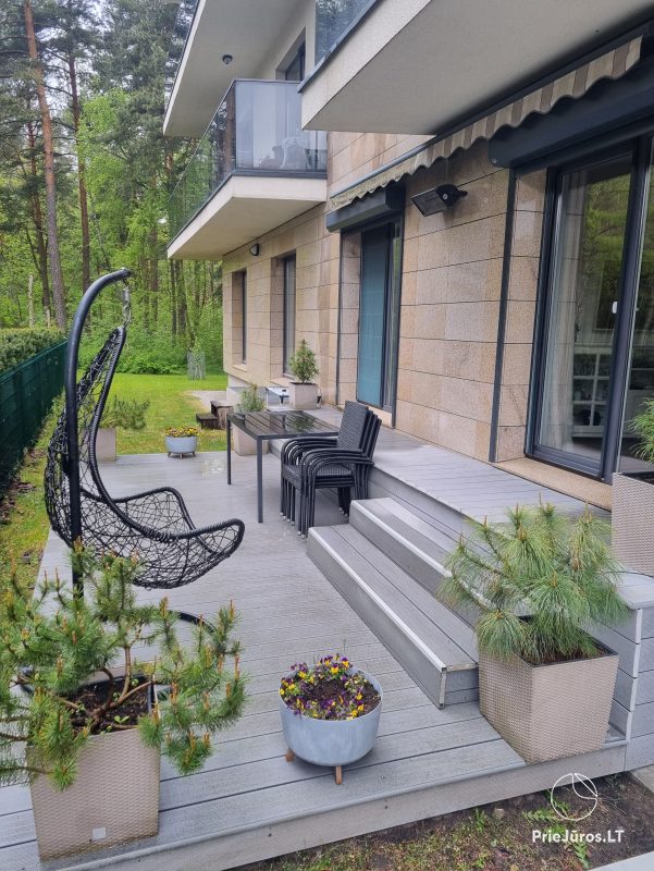 Aukštos klasės, stilingi ir jaukūs dviejų kambarių apartamentai su terasa