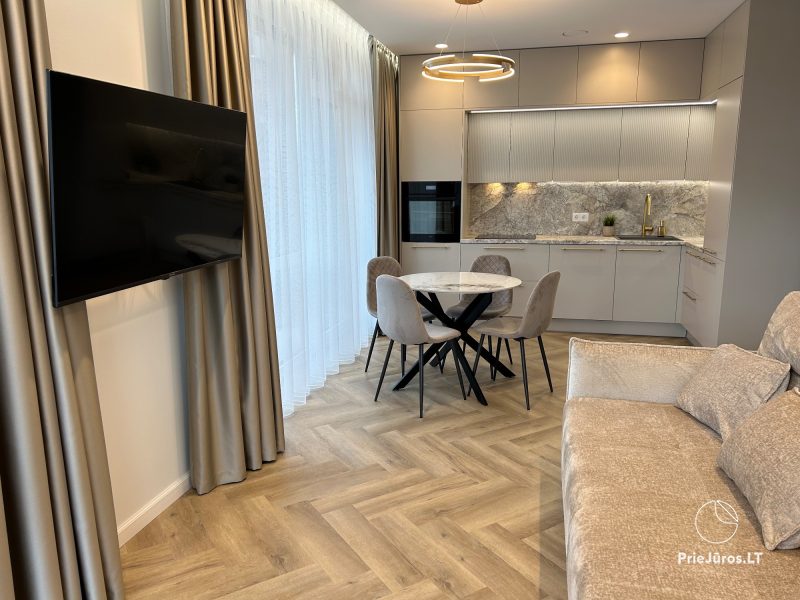 Parka dzīvokļi centrā. Jauns, mājīgs 3-istabu dzīvoklis ar skatu uz ezeru, tuvu Vecrīgai.