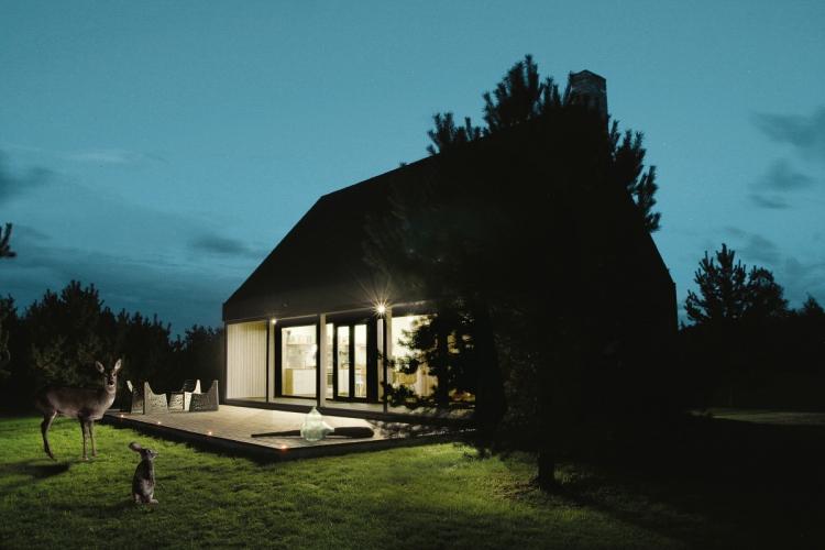 Sīpoli DESIGN – dizaina brīvdienu māja Bernātos pie jūras