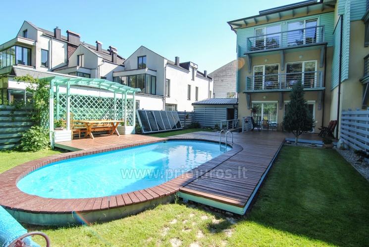 Apartamentai Vila Marta su šildomu lauko baseinu, 350 metrų iki jūros, pušynas, dviračiai nemokamai!
