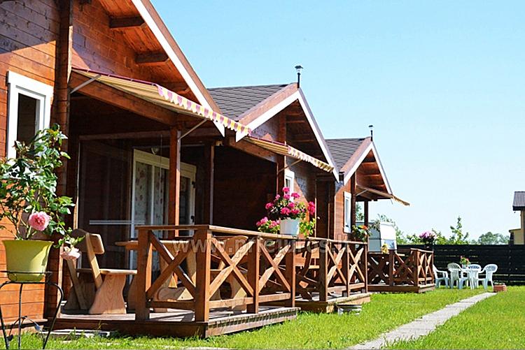 Rąstiniai, jaukūs kotedžiukai ir svečių namai Topolis pačiame Šventosios centre