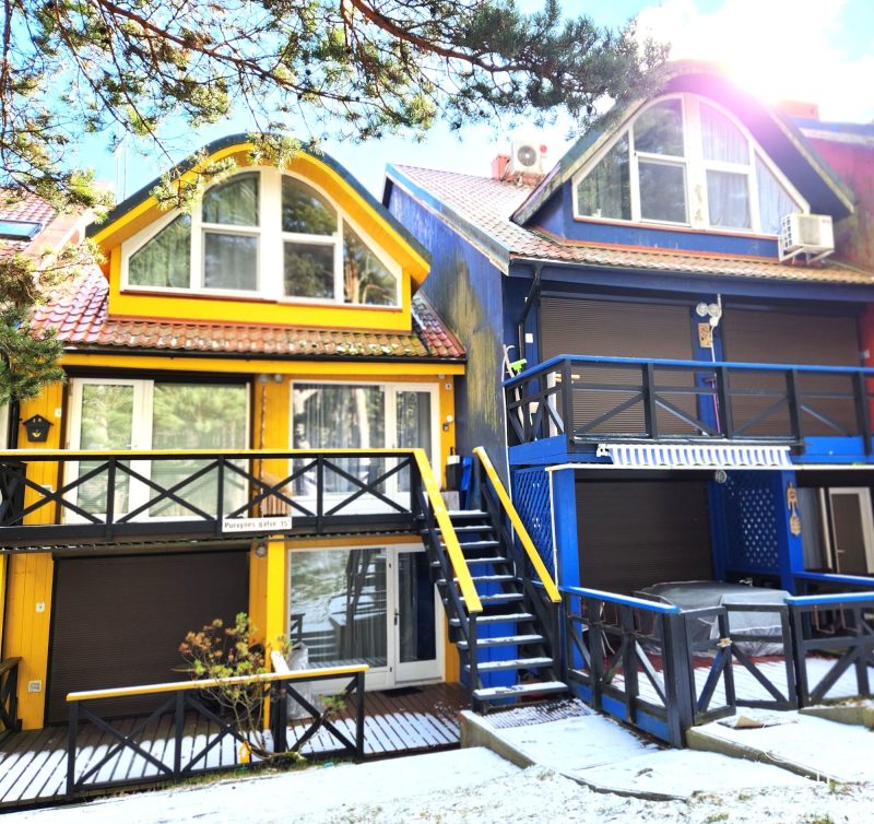 Pine House apartamentai ant Marių kranto su terasa į nuostabų pušyną