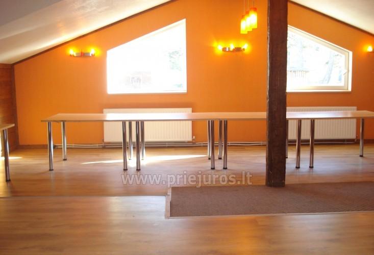 Pirtis ir pokylių salė nakvynės namuose Latvijos pajūryje Rojoje „Ķipītis Roja